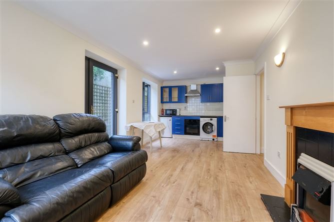 7 Harbour Point, Market Square, Longford