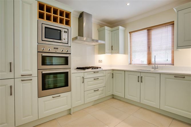 8 Airpark Court, Rathfarnham, Dublin 16