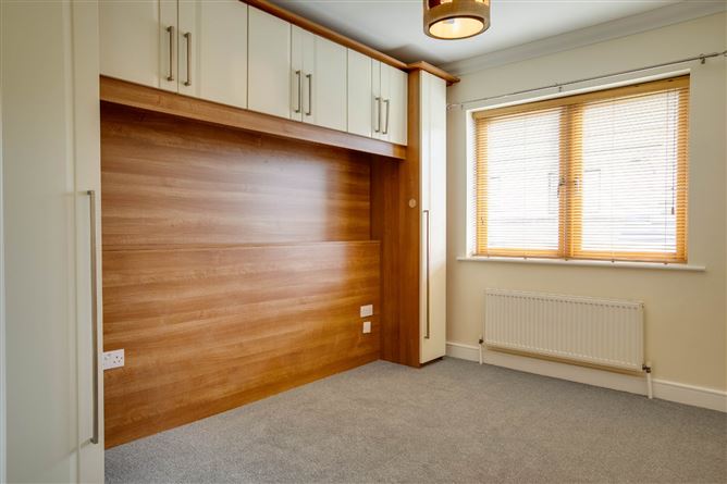 8 Airpark Court, Rathfarnham, Dublin 16