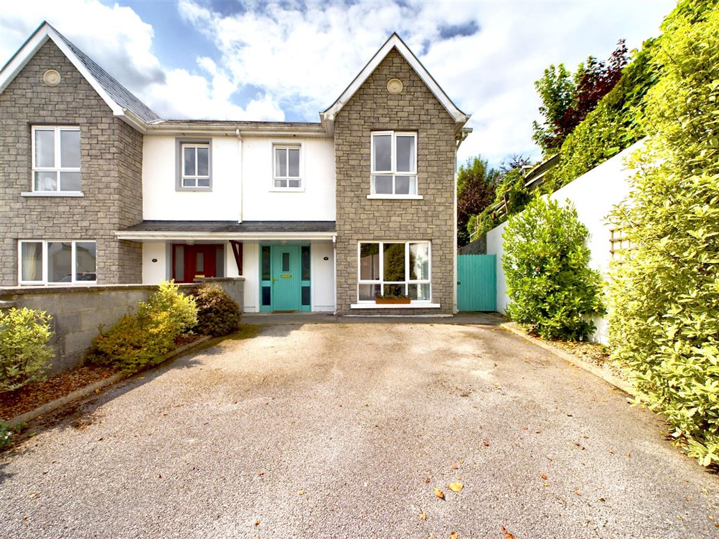 44 An TSean Dun, Tulla Road, Ennis, Co. Clare Sherry FitzGerald