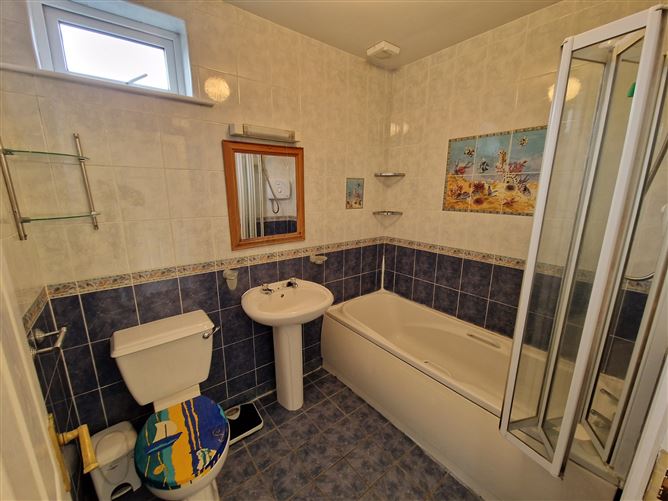 30 Rocklands, Cavan, Cavan