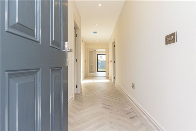 https://photos-a.propertyimages.ie/media/9/2/5/5004529/763addf2-3ad1-4e7c-ac14-bb9a88f553ae_l.jpg