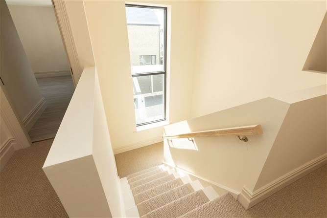https://photos-a.propertyimages.ie/media/9/2/5/5004529/763addf2-3ad1-4e7c-ac14-bb9a88f553ae_l.jpg