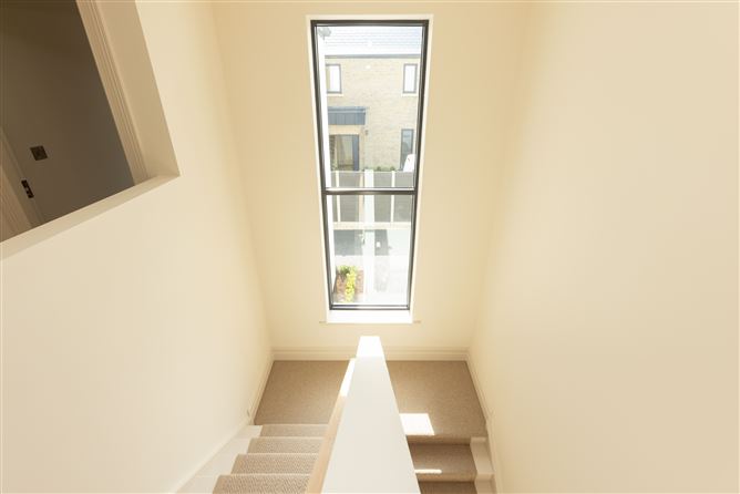 https://photos-a.propertyimages.ie/media/9/2/5/5004529/763addf2-3ad1-4e7c-ac14-bb9a88f553ae_l.jpg