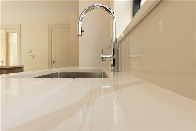 https://photos-a.propertyimages.ie/media/9/2/5/5004529/763addf2-3ad1-4e7c-ac14-bb9a88f553ae_l.jpg
