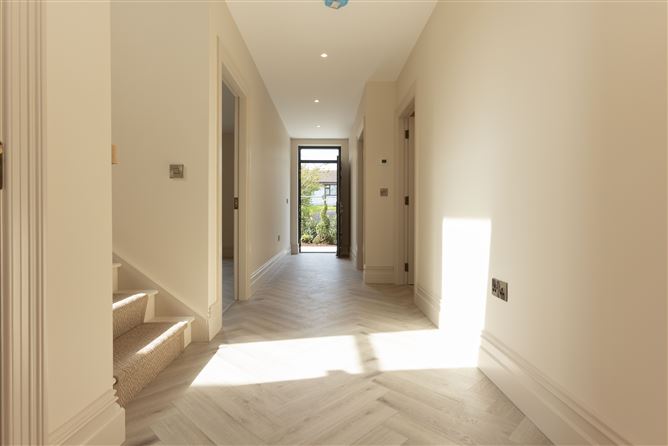 https://photos-a.propertyimages.ie/media/9/2/5/5004529/763addf2-3ad1-4e7c-ac14-bb9a88f553ae_l.jpg