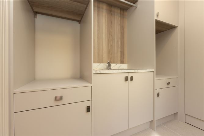 https://photos-a.propertyimages.ie/media/9/2/5/5004529/763addf2-3ad1-4e7c-ac14-bb9a88f553ae_l.jpg