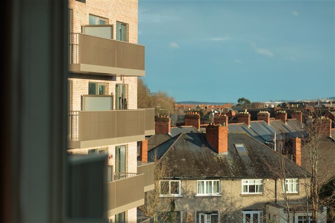 https://photos-a.propertyimages.ie/media/9/2/6/4799629/f1b5e165-7de7-40d9-a8ad-ab4d3ed02e9e_l.jpg