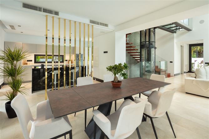 Spain, Marbella, Marbella Golden Mile - COSTA-00299P