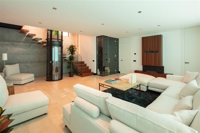 Spain, Marbella, Marbella Golden Mile - COSTA-00299P