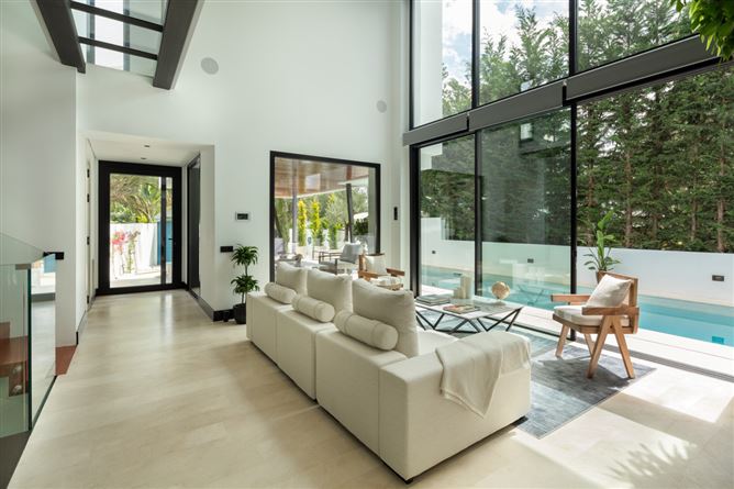 Spain, Marbella, Marbella Golden Mile - COSTA-00299P