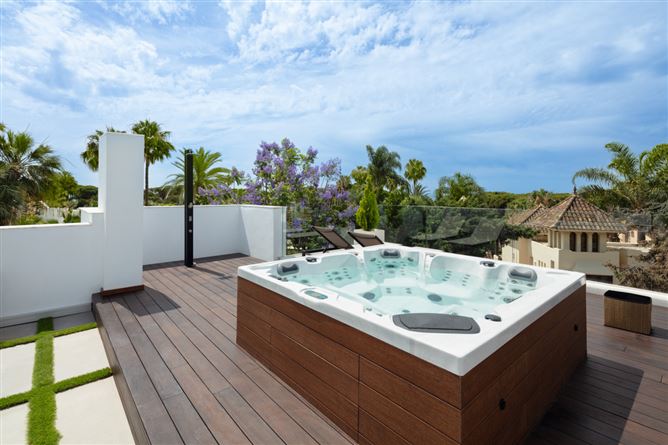 Spain, Marbella, Marbella Golden Mile - COSTA-00299P