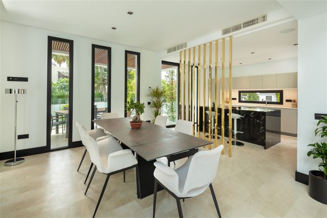 Spain, Marbella, Marbella Golden Mile - COSTA-00299P