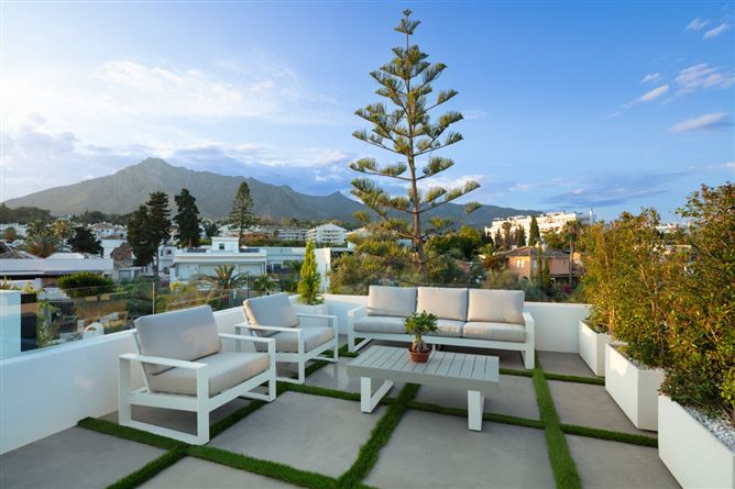 Spain, Marbella, Marbella Golden Mile - COSTA-00299P