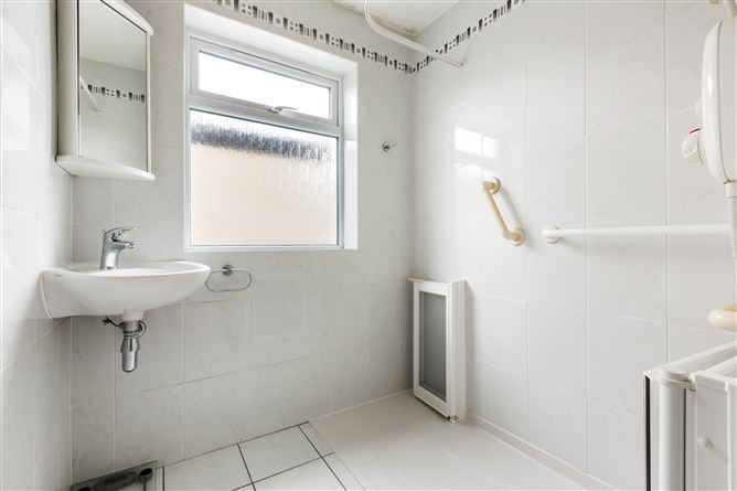 Photo 11 of 13 — 32 Farmhill Road, Goatstown, Dublin 14