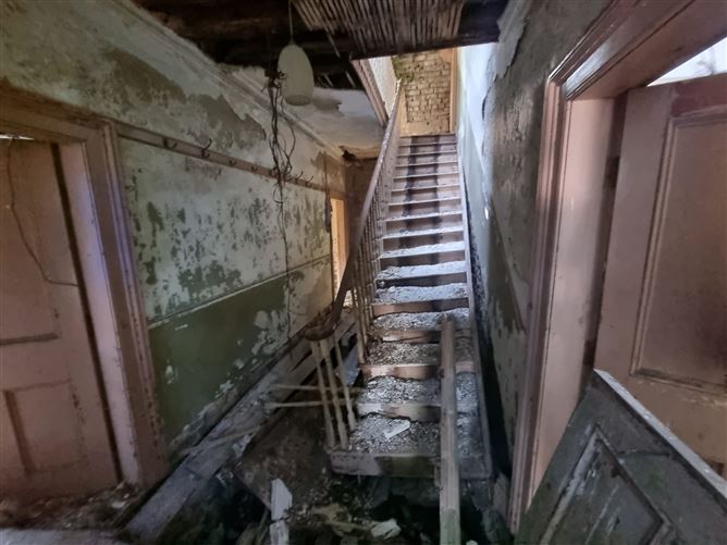 Derelict Georgian Dwelling, Clontibret, Monaghan