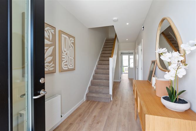 https://photos-a.propertyimages.ie/media/9/2/7/4927729/164a6cd0-57a8-4ecb-aa01-82f09c96ac87_l.jpg