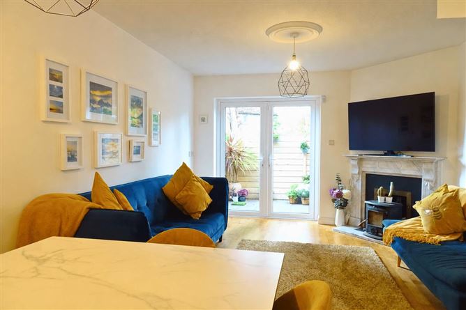 https://photos-a.propertyimages.ie/media/9/2/7/5003729/8656b3ea-0a03-46ed-8bef-fd9367f365a2_l.png