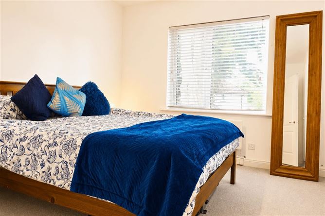 https://photos-a.propertyimages.ie/media/9/2/7/5003729/8656b3ea-0a03-46ed-8bef-fd9367f365a2_l.png
