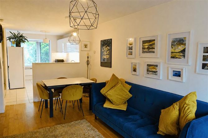 https://photos-a.propertyimages.ie/media/9/2/7/5003729/8656b3ea-0a03-46ed-8bef-fd9367f365a2_l.png