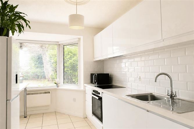 https://photos-a.propertyimages.ie/media/9/2/7/5003729/8656b3ea-0a03-46ed-8bef-fd9367f365a2_l.png