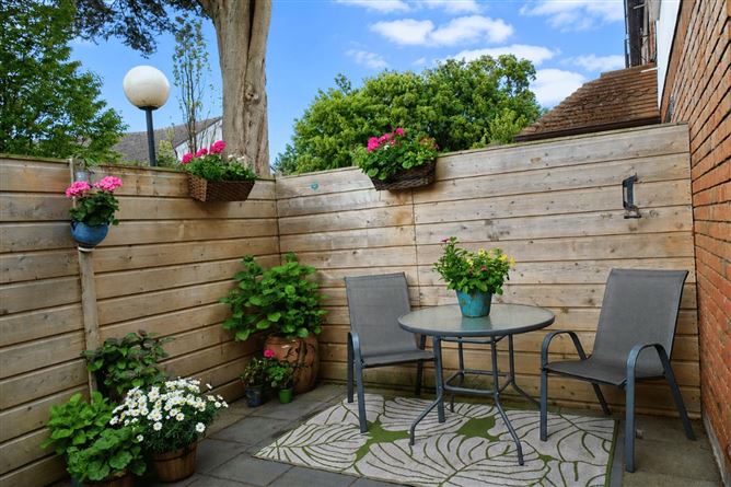 https://photos-a.propertyimages.ie/media/9/2/7/5003729/8656b3ea-0a03-46ed-8bef-fd9367f365a2_l.png