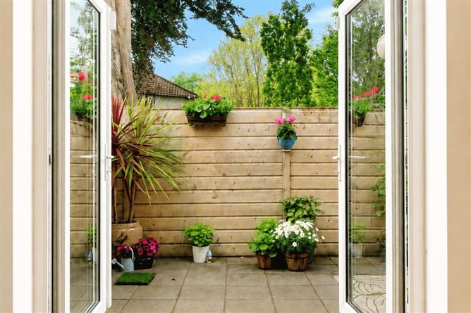 https://photos-a.propertyimages.ie/media/9/2/7/5003729/8656b3ea-0a03-46ed-8bef-fd9367f365a2_l.png