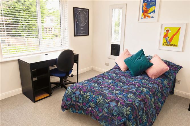 https://photos-a.propertyimages.ie/media/9/2/7/5003729/8656b3ea-0a03-46ed-8bef-fd9367f365a2_l.png