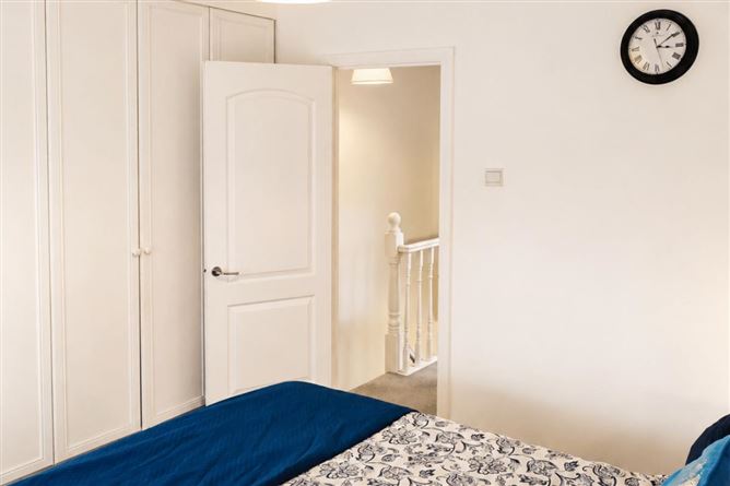 https://photos-a.propertyimages.ie/media/9/2/7/5003729/8656b3ea-0a03-46ed-8bef-fd9367f365a2_l.png