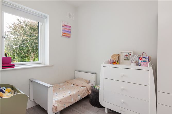 Photo 16 of 23 — 64 Howth Road, Clontarf, Dublin 3