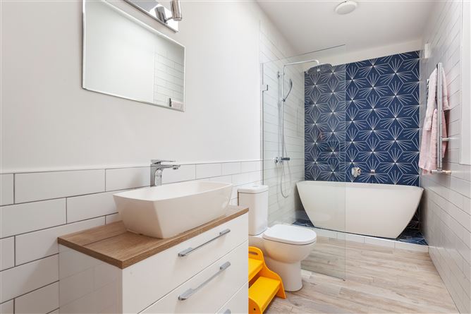 Photo 17 of 23 — 64 Howth Road, Clontarf, Dublin 3
