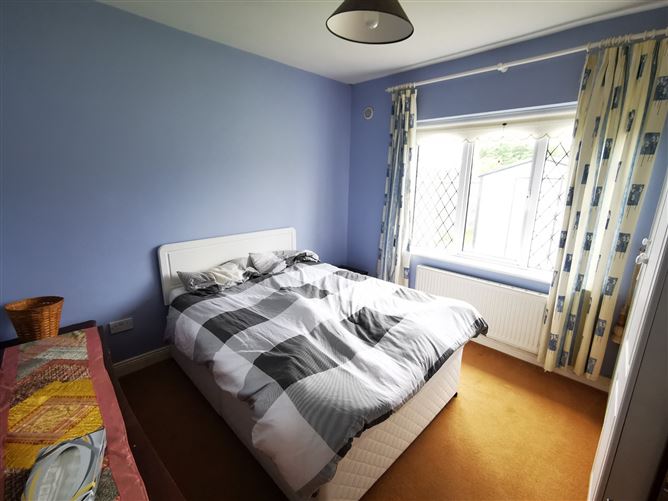 28 Hollywood Grove, Ballaghaderreen, Co. Roscommon