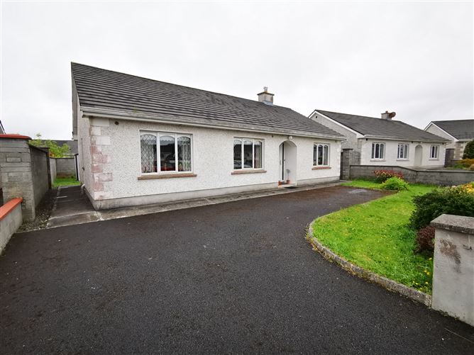 28 Hollywood Grove, Ballaghaderreen, Co. Roscommon