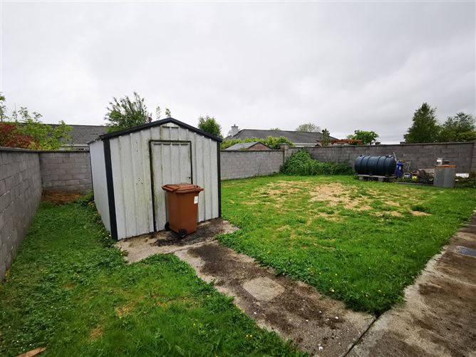 28 Hollywood Grove, Ballaghaderreen, Co. Roscommon