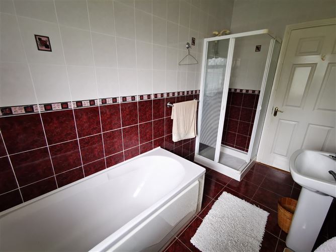 28 Hollywood Grove, Ballaghaderreen, Co. Roscommon