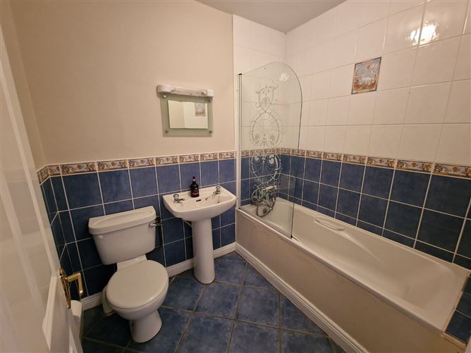18 Cathedral Court, Clare Road, Ennis, Co. Clare