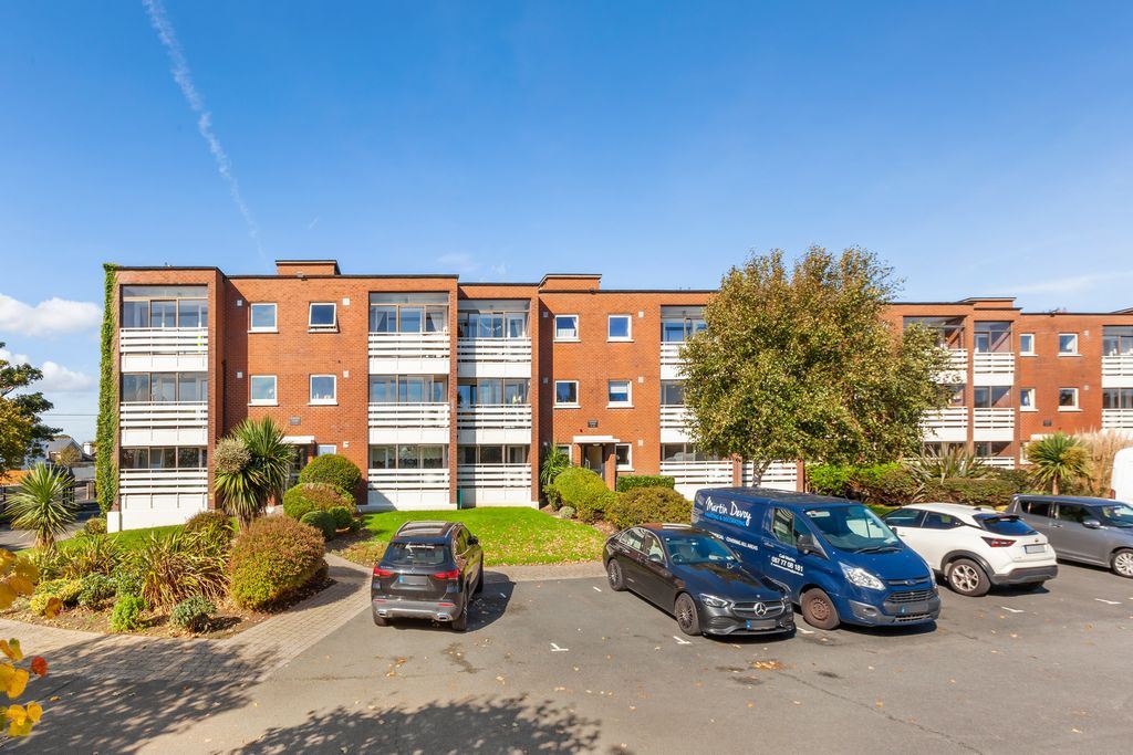 Photo 1 of 16 — 12 Mariners Court, Sutton, Dublin 13