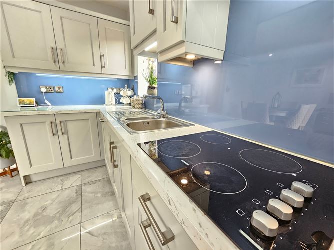27 Meadow View, Creggaunnahilla, Clarecastle, Co. Clare
