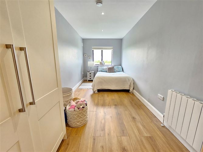 27 Meadow View, Creggaunnahilla, Clarecastle, Co. Clare