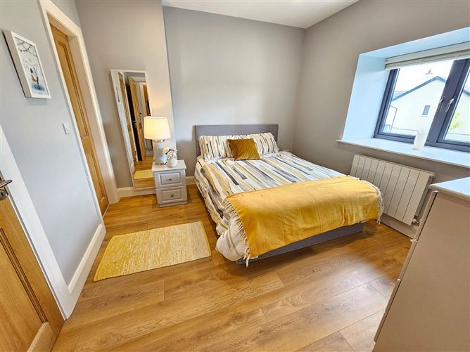 27 Meadow View, Creggaunnahilla, Clarecastle, Co. Clare