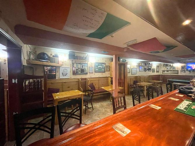 Garveys Dew Drop Inn, Market Square, Charlestown, Mayo