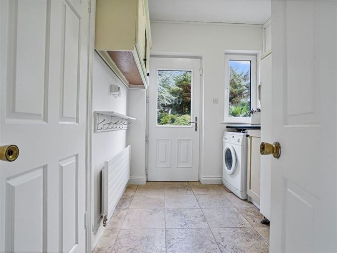 Lynbar, 7 Shrewsbury Downs, Ballinlough, Cork