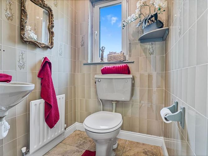 Lynbar, 7 Shrewsbury Downs, Ballinlough, Cork