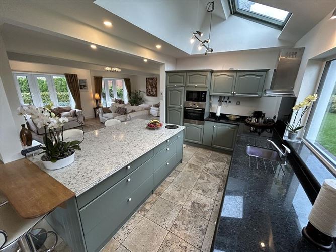 Lynbar, 7 Shrewsbury Downs, Ballinlough, Cork