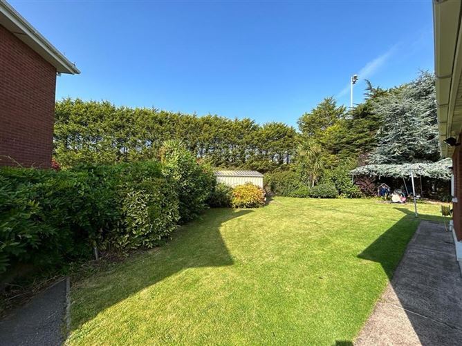 Lynbar, 7 Shrewsbury Downs, Ballinlough, Cork