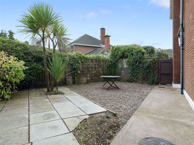 Lynbar, 7 Shrewsbury Downs, Ballinlough, Cork