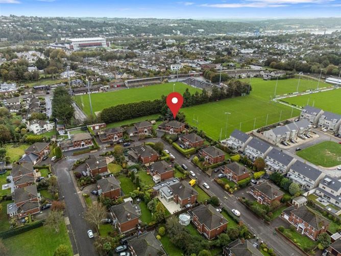Lynbar, 7 Shrewsbury Downs, Ballinlough, Cork