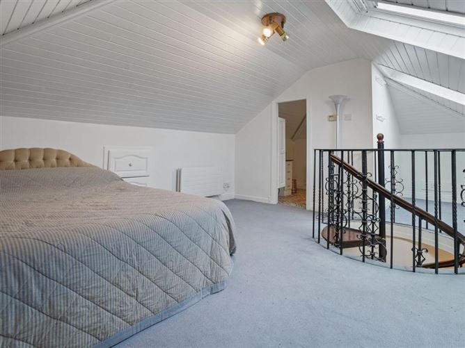 Lynbar, 7 Shrewsbury Downs, Ballinlough, Cork