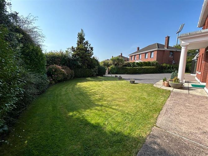 Lynbar, 7 Shrewsbury Downs, Ballinlough, Cork