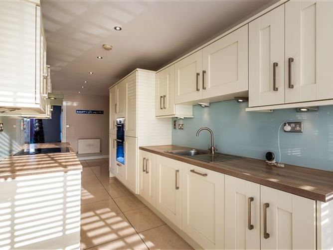 https://photos-a.propertyimages.ie/media/9/3/1/4935139/43d1fa70-f448-4c8f-a4cf-acb0e444847b_l.jpg